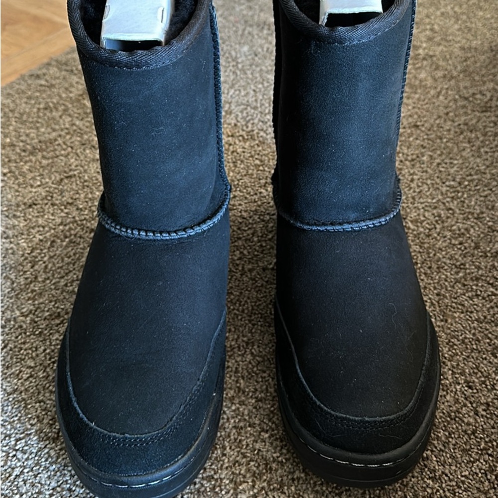 Black Ugg Ultra Revival Boots Size 6 EUC *Original Box*